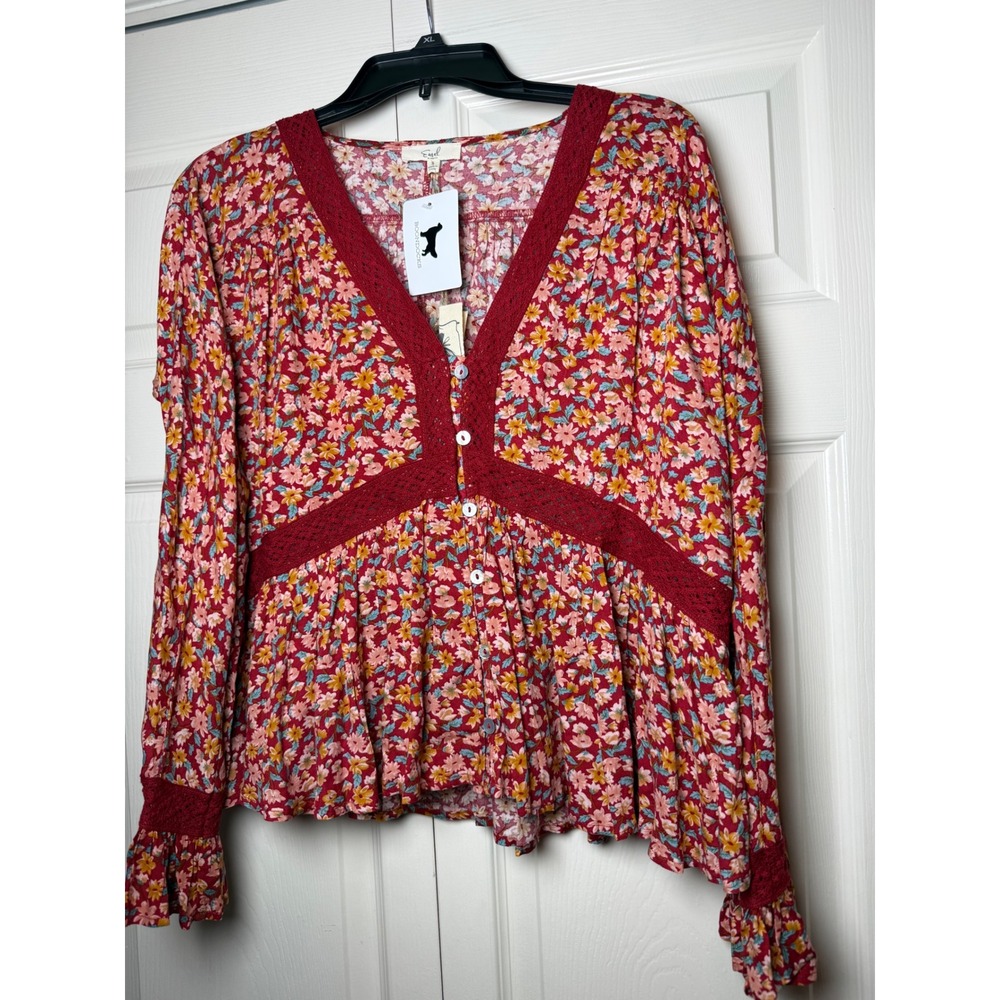 Easel Red Floral Bell Sleeve Top Crochet Lace Trim V-Neck Boho Blouse Small NEW